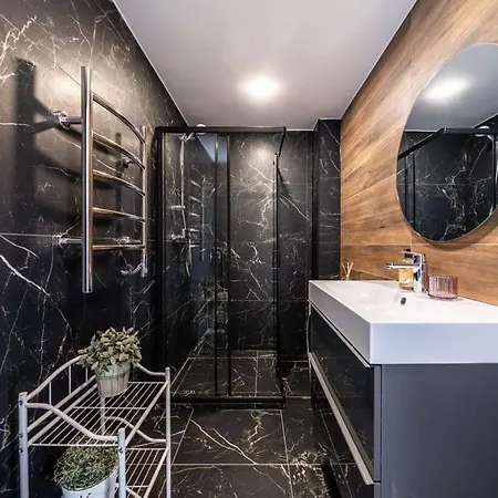 New Loft With Rooftop Terrace In The Old Town